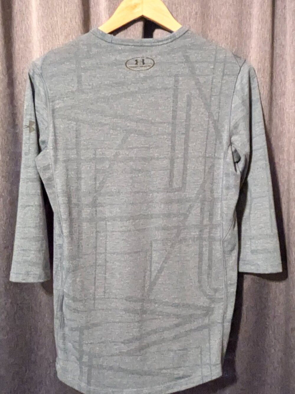 Under Armor Threadborne Heat Gear Top EUC - Picture 5 of 5